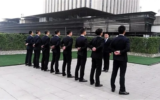 合山解码催收流程透明化：债务清算的阳光路径